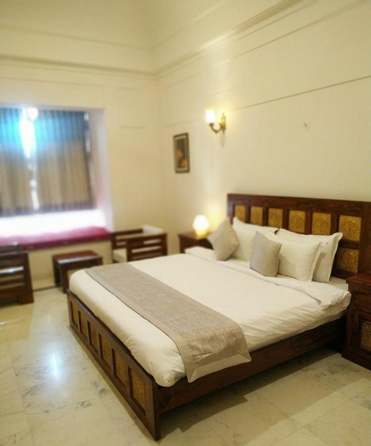Hotel Raj Bagh Palace Jaipur Exteriör bild